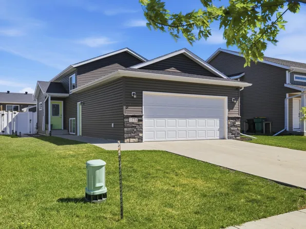 1034 29th Ave W, West Fargo, ND 58078
