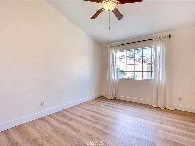 208 Chandon — Photo 18