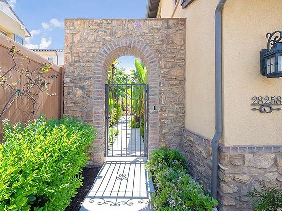 3rd image of 28258 Camino Del Rio