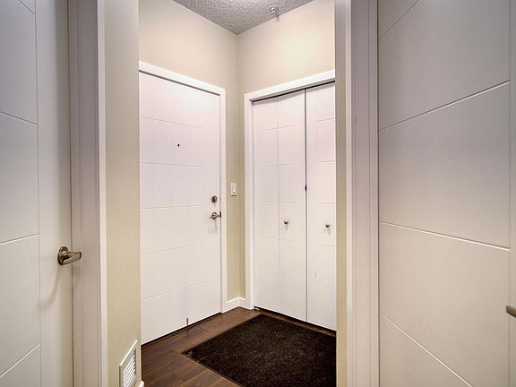 5th image of 402 Marquis Ln SE #320