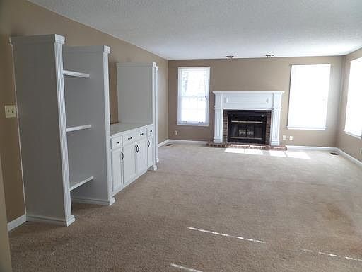 5th image of 2146 Watertown Pl
