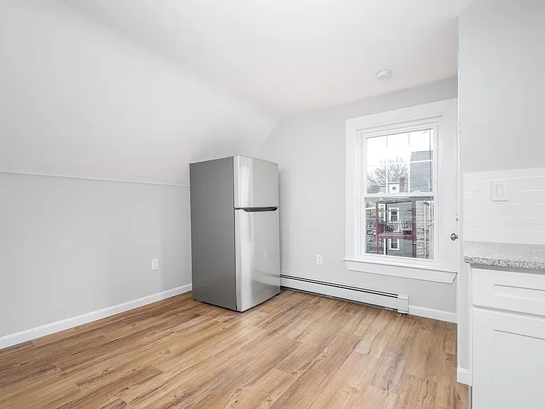 39 Perry St #3 — Photo 11