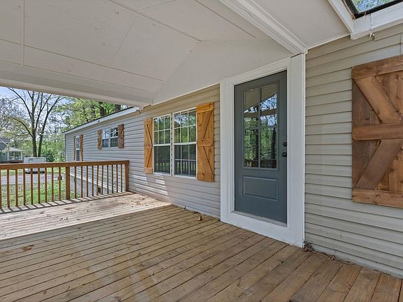 3rd image of 145 Walnut Bend Rd