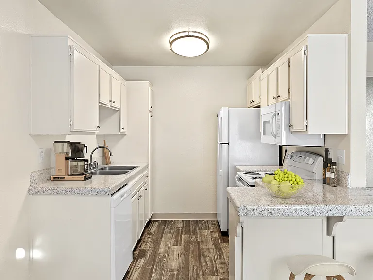 Vista Hermosa Apartments — Photo 7