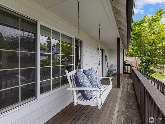 4th image of 603 95th Drive SE