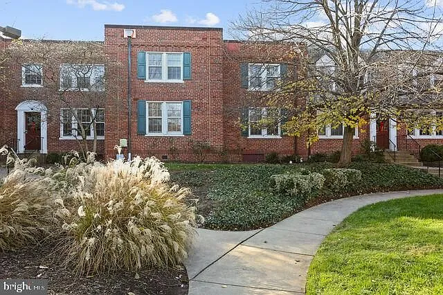 1742 N Rhodes St #5-306 — Photo 4