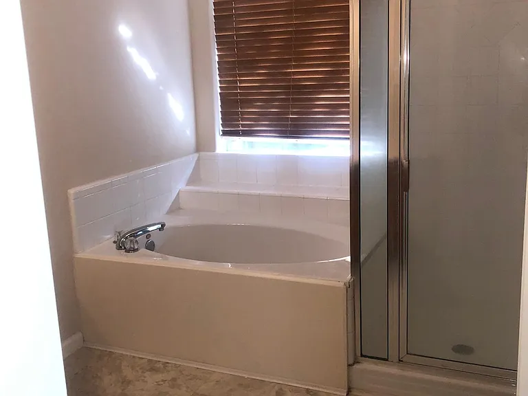 5327 Devon Green Dr — Photo 10