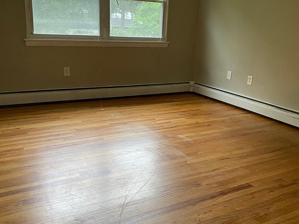 2nd image of 44 Silver Ln #9