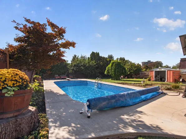 1261 Lawson Ave, Kelowna, BC V1Y 6V1