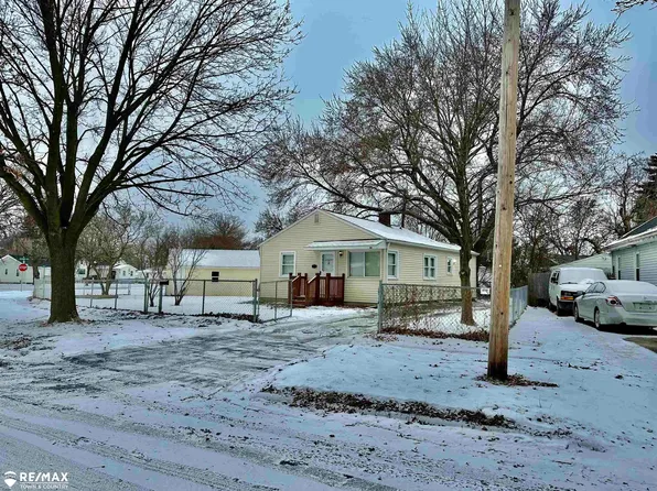 1711 Dorothy Dr, Flint, MI 48506