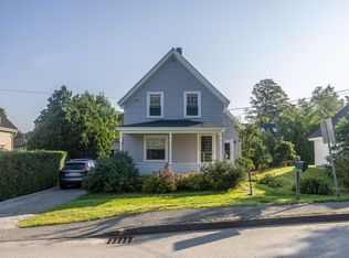 12 Willow St, Camden, ME 04843