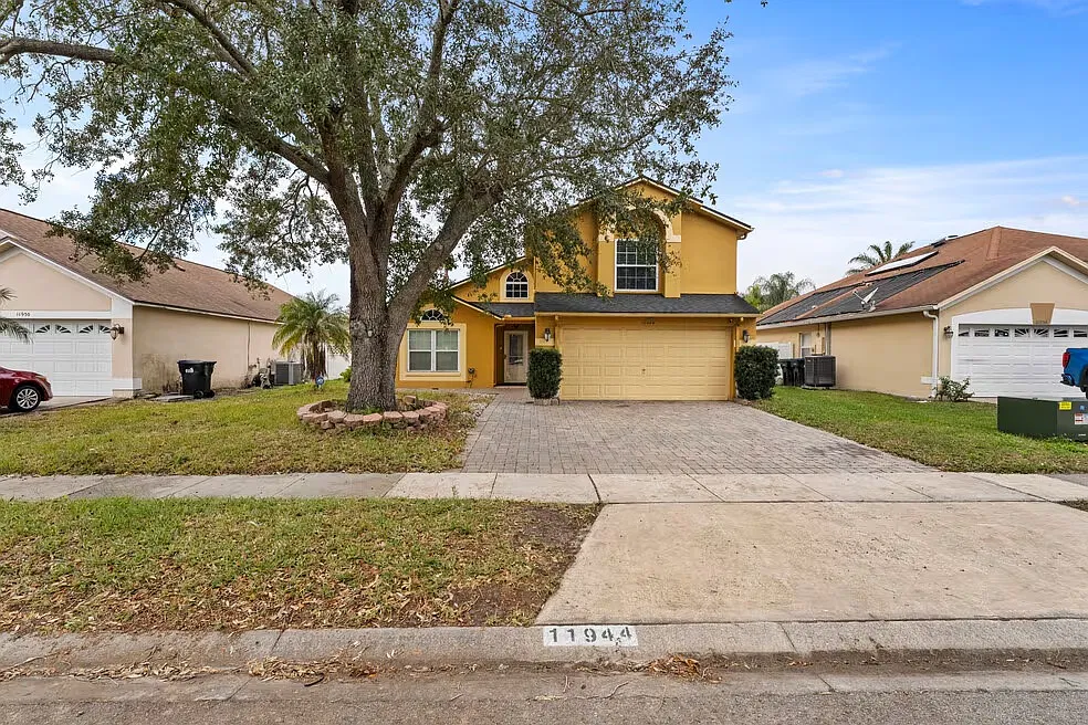 4 bed, 2.5 bath, 2460 sqft, $3,300 — Photo 2