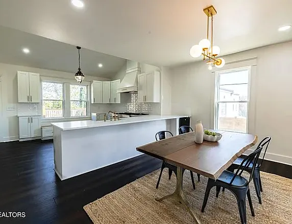 1017 Thompson Pl — Photo 9
