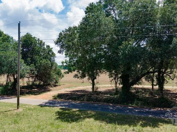 14 Three Oaks Ln, Milton, FL 32571