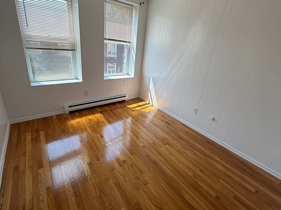2nd image of 198 Strathmore Rd #199-9