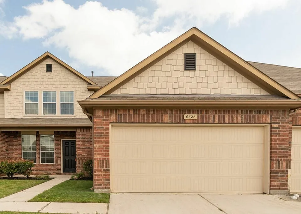 9727 Elia Ct