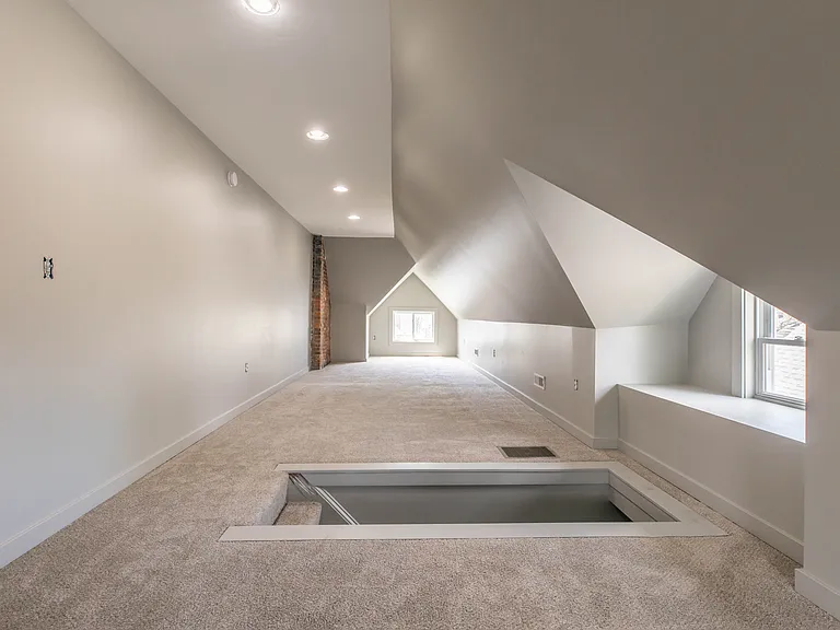 1238 E Mound St — Photo 32