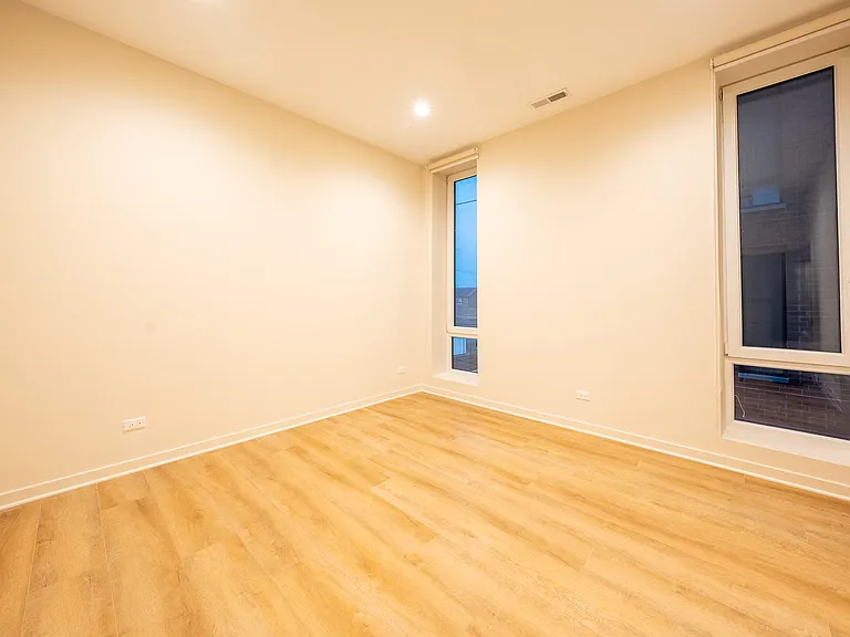 6338 W Belmont Ave #201 — Photo 16