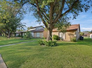 2913 Green Oaks Dr, Garland, TX 75040