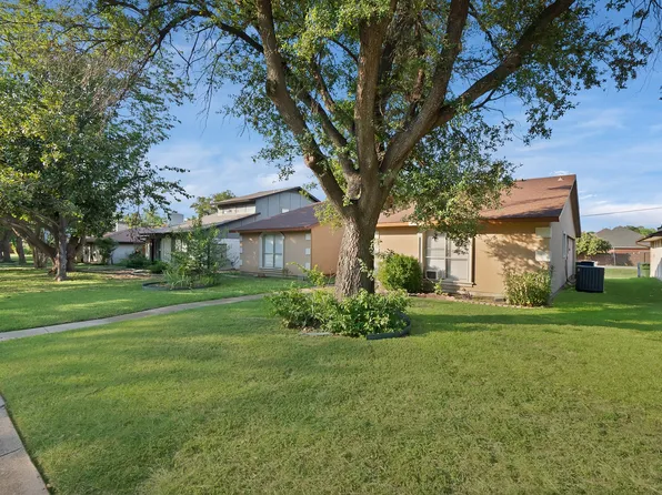 2913 Green Oaks Dr, Garland, TX 75040