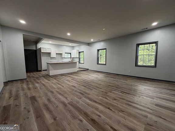 2nd image of 542 Elm St