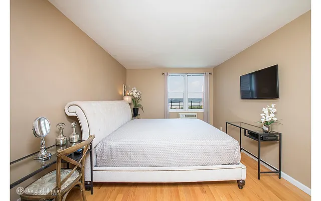 Sold by Douglas Elliman | media 22