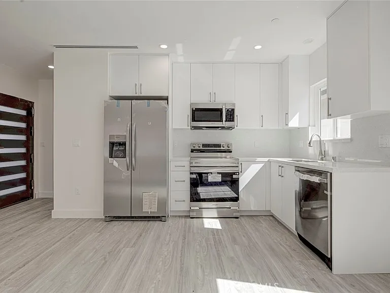 7856 Kyle St — Photo 1