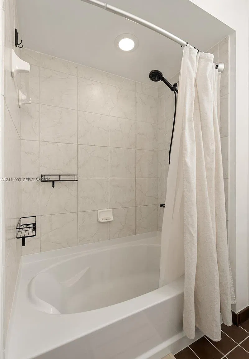 1 bed, 694 sqft, $2,550 — Photo 4