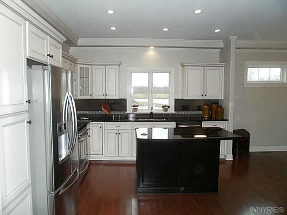 5th image of 11 Deerview Dr