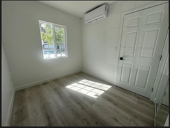 4th image of 187 W Sidlee St #A