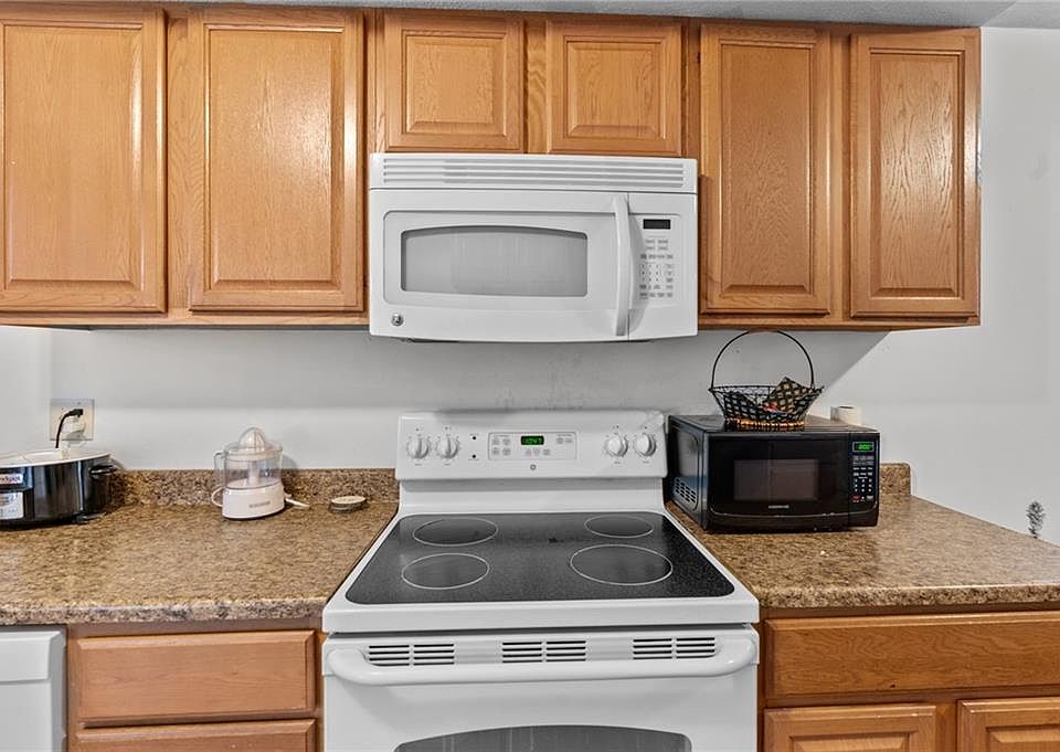 Village Green Condominiums Warwick, RI Zillow