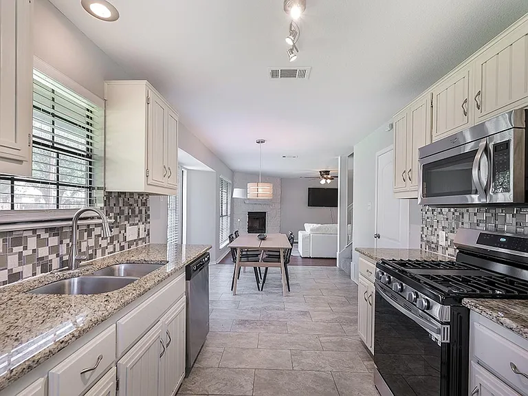 3110 Monument Dr — Photo 11