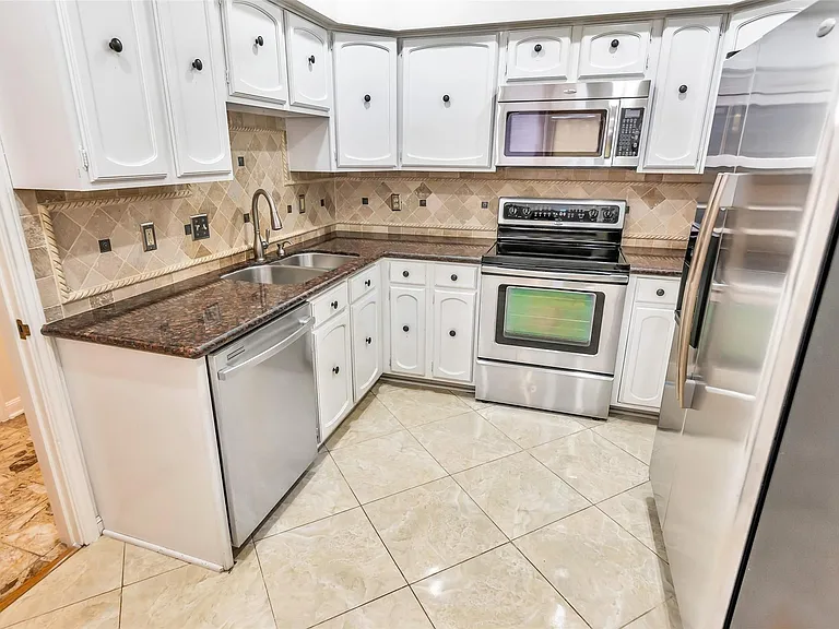 8615 La Fonte St — Photo 13