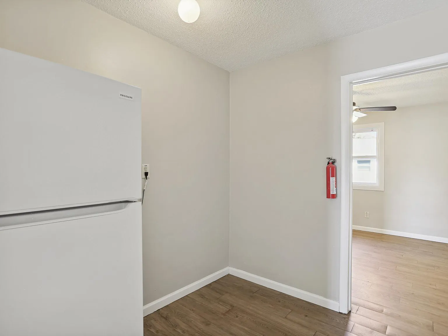 1 bed, 800 sqft, $1,150 — Photo 4