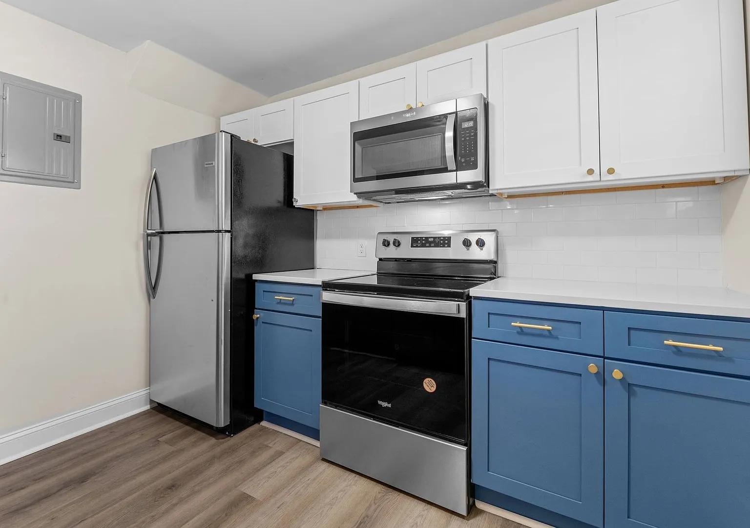 Spacious 1 Bedroom Duplex in Trinity Park, blocks from Duke! - Renovated & Pet Friendly — Photo 4