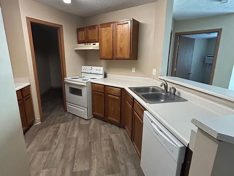 1201 E Bell Avenue — Photo 9