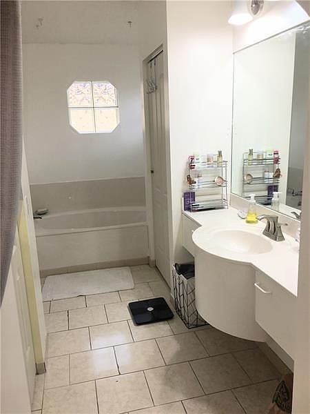 1st image of 11399 Lakeview Dr