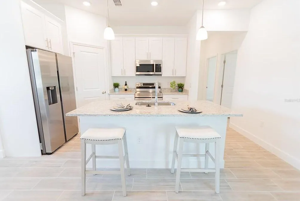 4 bed, 1660 sqft, $2,000 — Photo 3