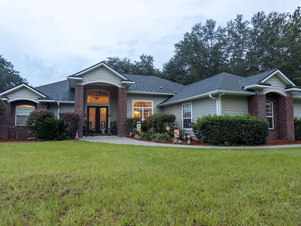 1st image of 321 SW Hideaway Dr