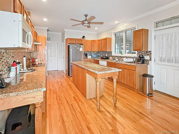 3rd image of 43 Regency Drive
