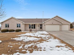 1642 Wen Lu Dr, Green Bay, WI 54311