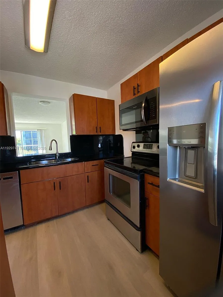 Building Photo - 8740 N Sherman Cir #305