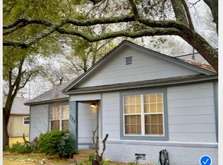 704 Edgemore Dr, Bryan, TX 77802