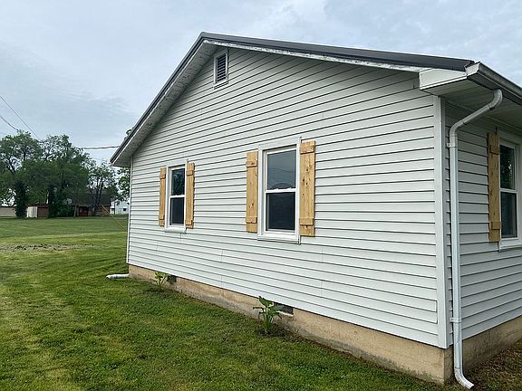 2nd image of 915 Howard Dr