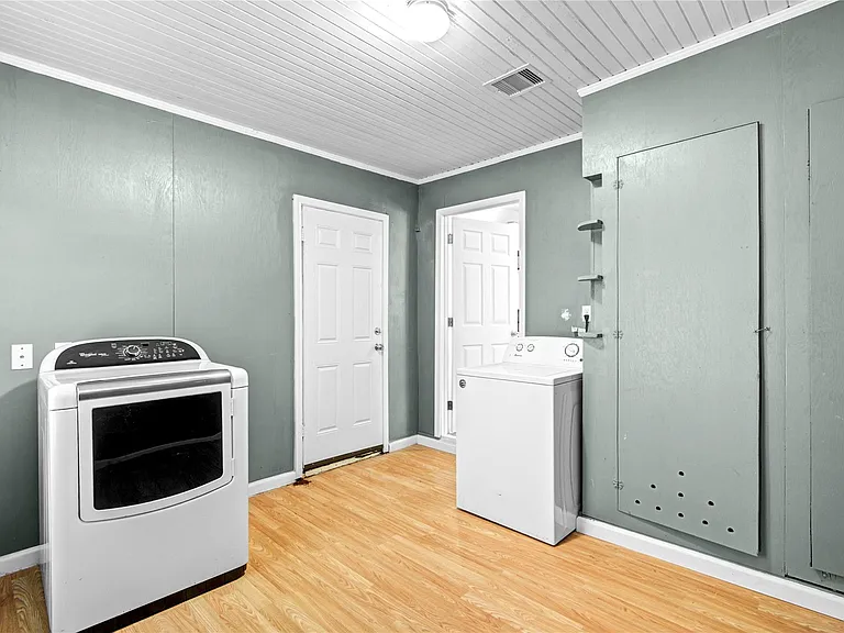 8921 Oak Knoll Ln — Photo 12