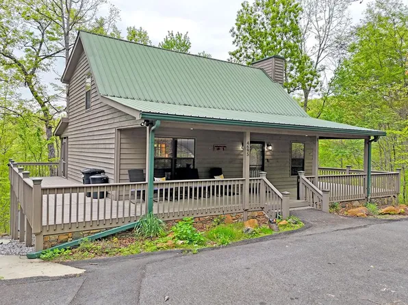 4695 Dogwood Cir, Young Harris, GA 30582
