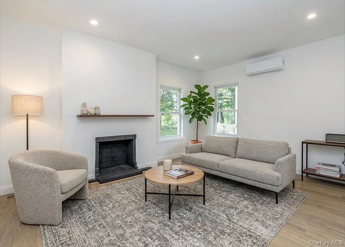 1 bed, 1.0 bath, 988 sqft, $3,200 — Photo 2