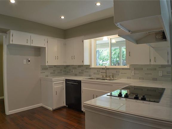 5th image of 2622 S Glenbrook Dr