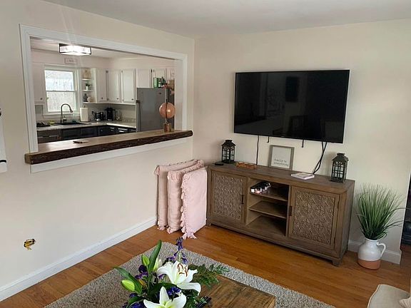 2nd image of 56 Craigie St
