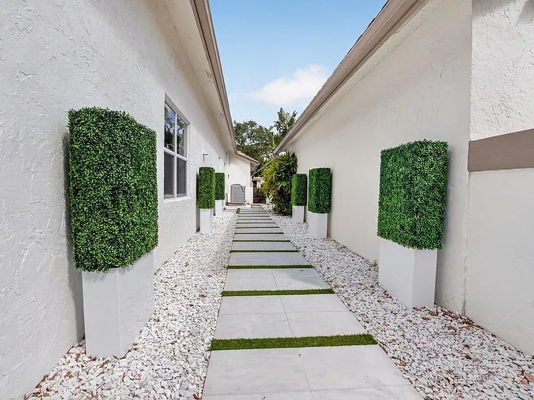 5372 NW 21st Ave — Photo 54